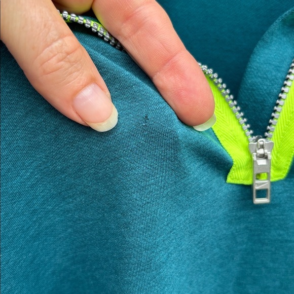 Nike Golf Green Short Sleeve Rounded Neck Top with Lime Zipper Accent Sz L - Picture 9 of 9